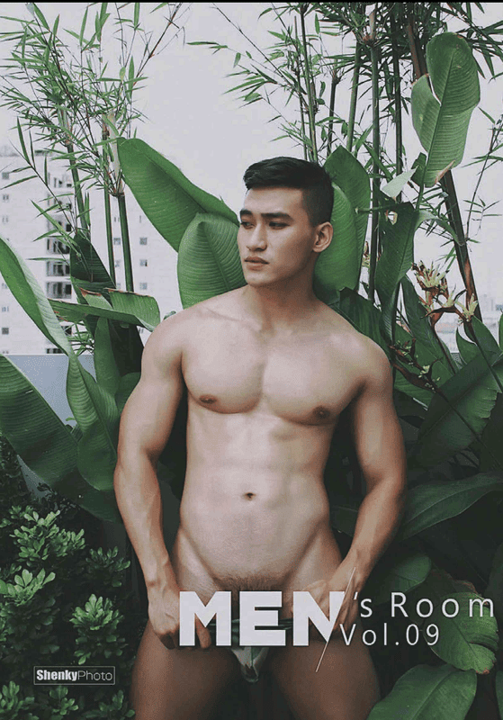 MEN’S ROOM 09