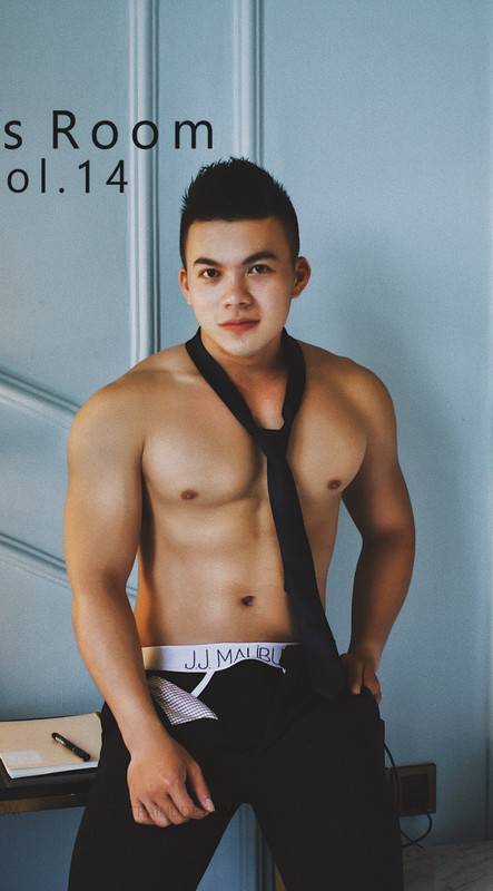 MEN’S ROOM 14